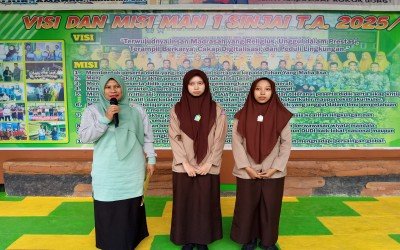 Aksi Keren Koperasi MAN 1 Sinjai: Ikut Ambil Bagian Beri Reward untuk Siswa Berprestasi