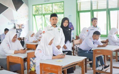 Pastikan Kelancaran Evaluasi Akhir, Pengawas Madrasah Pantau Pelaksanaan UM di MAN 1 Sinjai