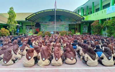 MAN 1 Sinjai Gelar Kegiatan Jumat Ibadah, Dzikir dan Shalat Dhuha Bersama