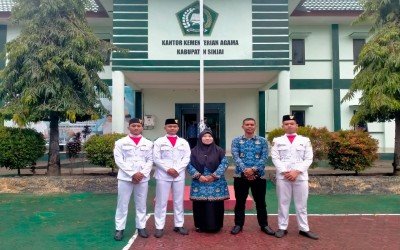 Siswa MAN 1 Sinjai Jadi Petugas Upacara Hari Kesadaran Nasional di Kemenag Sinjai